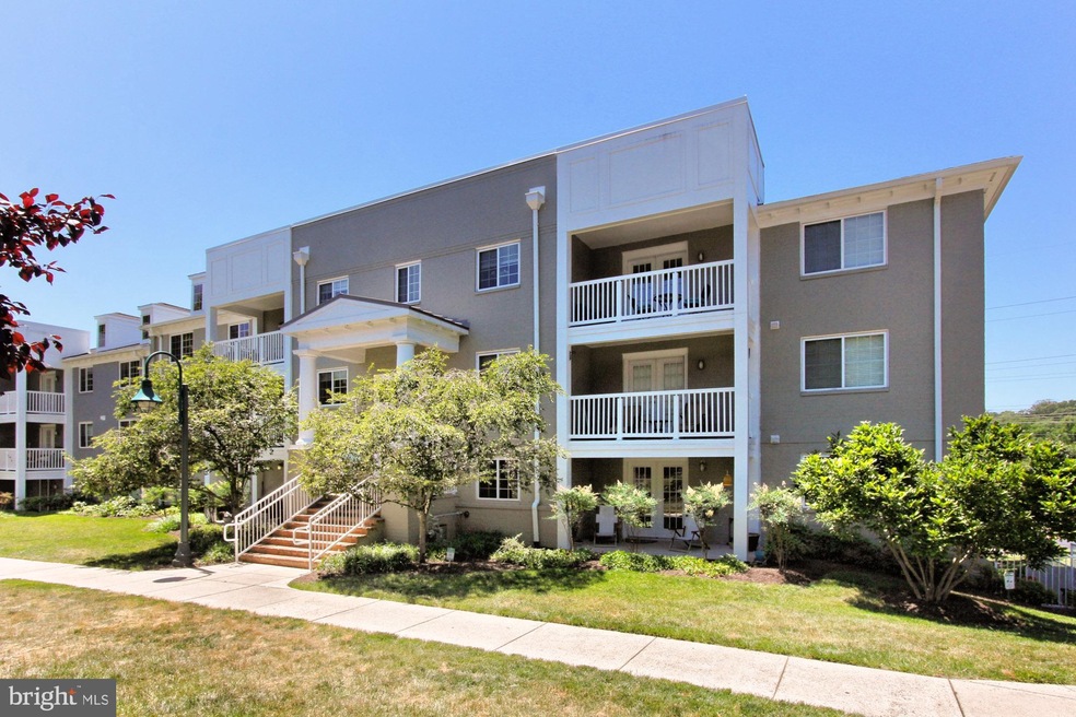 4191 S Four Mile Run Dr unit 303, Arlington, VA 22204 - photo 1