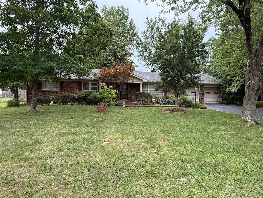 4634 Pinetree Ln, Bowling Green, KY 42101 - photo 1