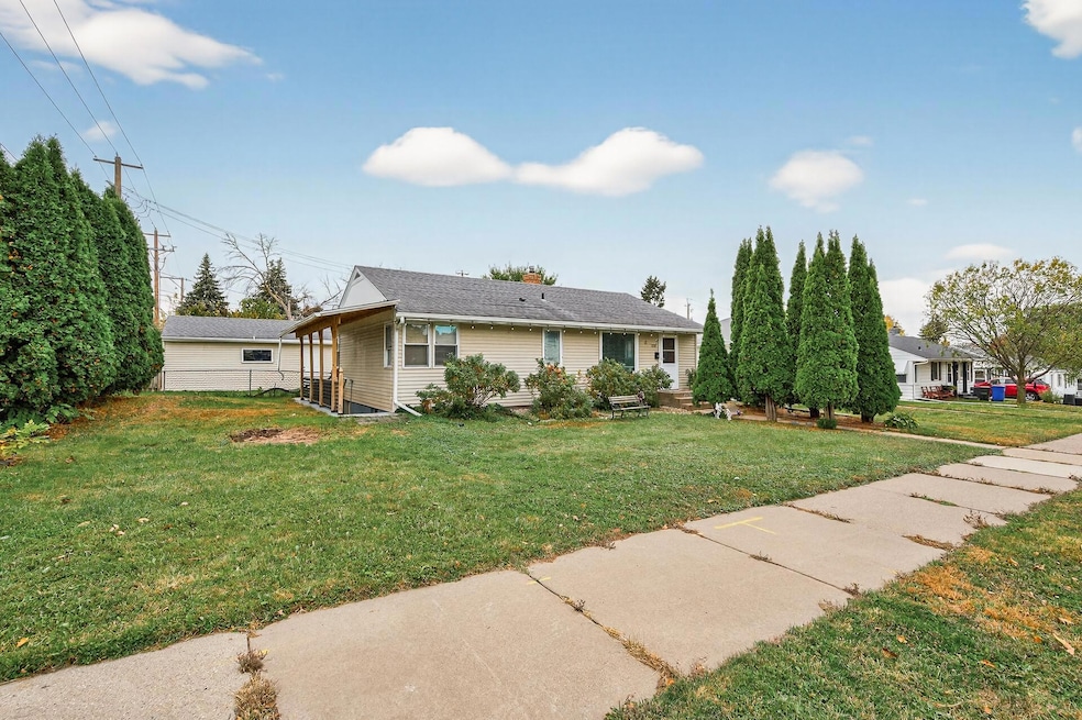 2258 3rd St E, Saint Paul, MN 55119 - photo 1