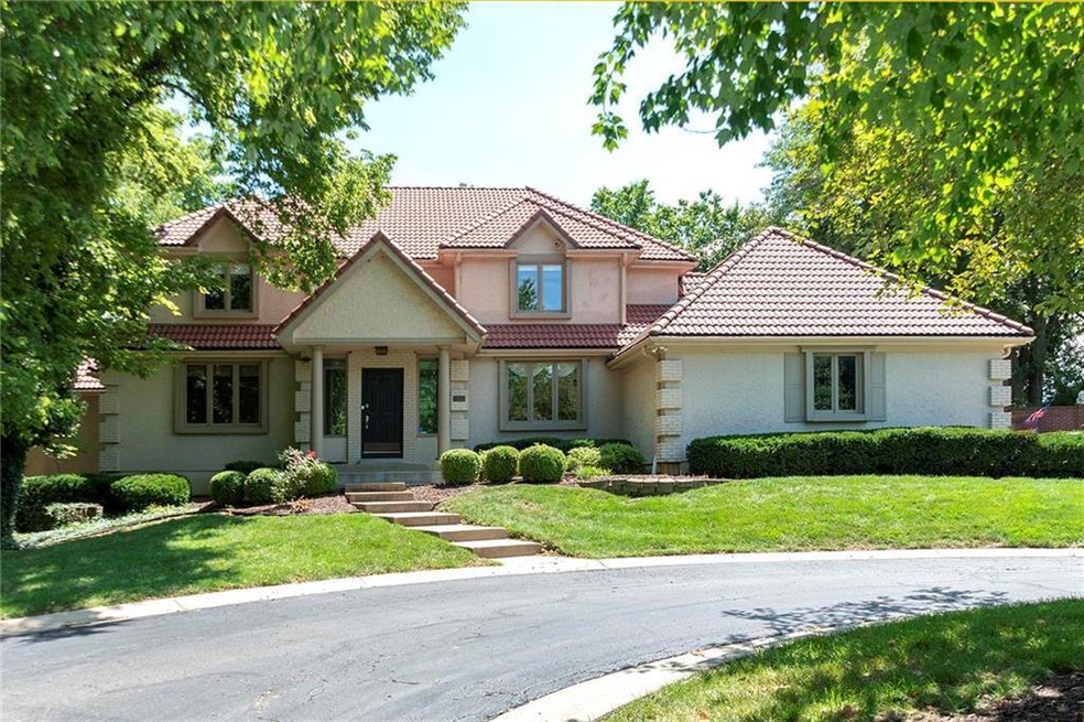 8472 Maplewood Ln, Lenexa, KS 66215 - photo 1