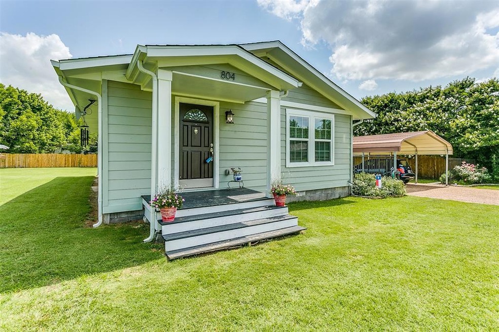 804 Barry Ln, Cleburne, TX 76031 - photo 1