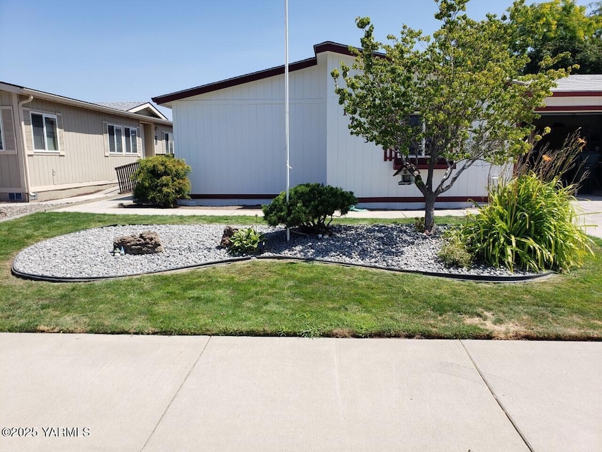 1713 S 69th Ave, Yakima, WA 98908 - photo 1