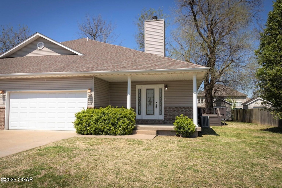 913 Briarview Dr, Carl Junction, MO 64834 - photo 1