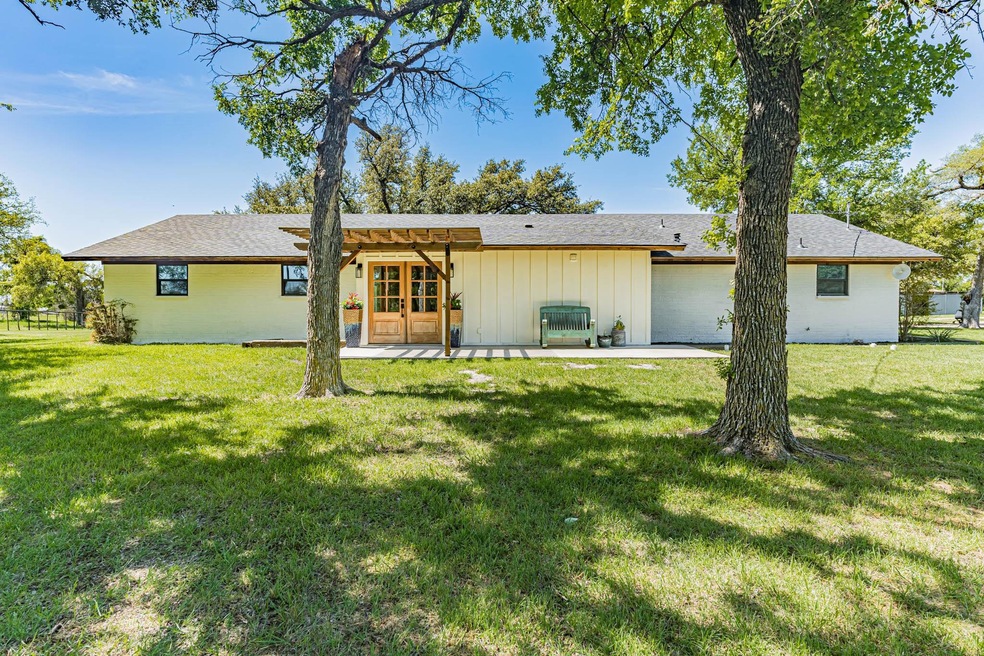 424 Old Tin Top Rd, Weatherford, TX 76087 - photo 1