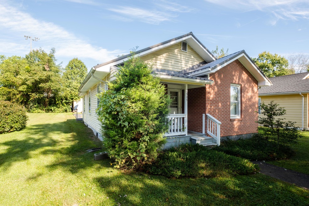 1505 E Chilhowie Ave, Johnson City, TN 37601 - photo 1