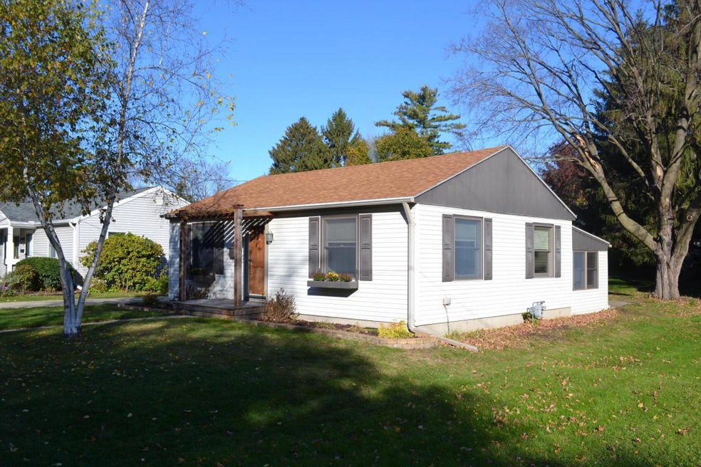 710 W Highland Ave, Oconomowoc, WI 53066 - photo 1