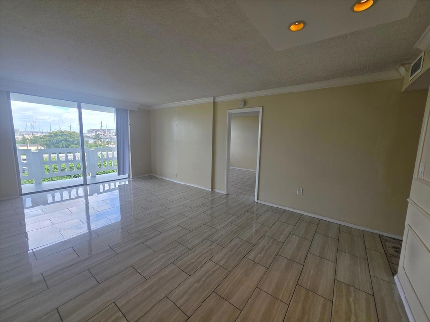 Parkway Towers unit 511, Miami, FL 33169 - photo 1