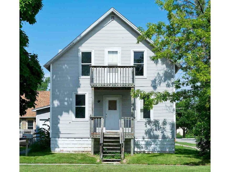 935 N Webster