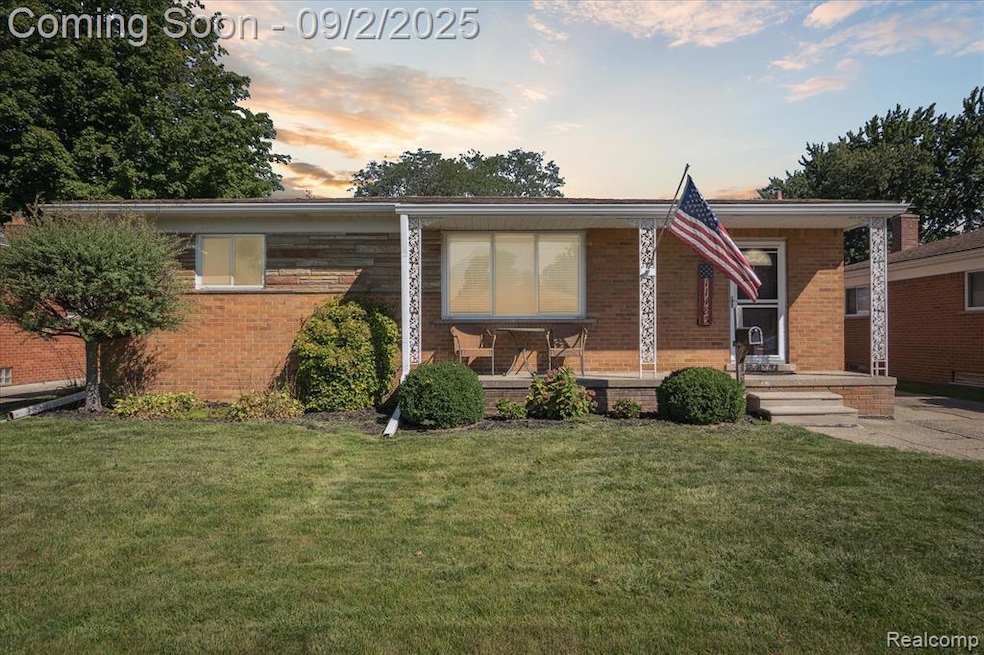 11483 Newbern Dr, Warren, MI 48093 - photo 1