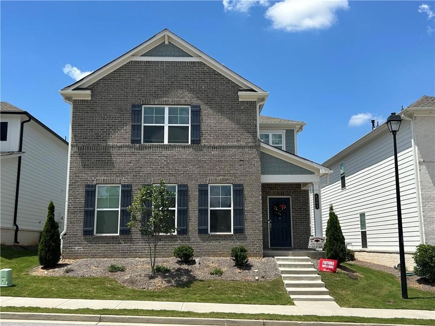 View of front facade featuring a front lawn