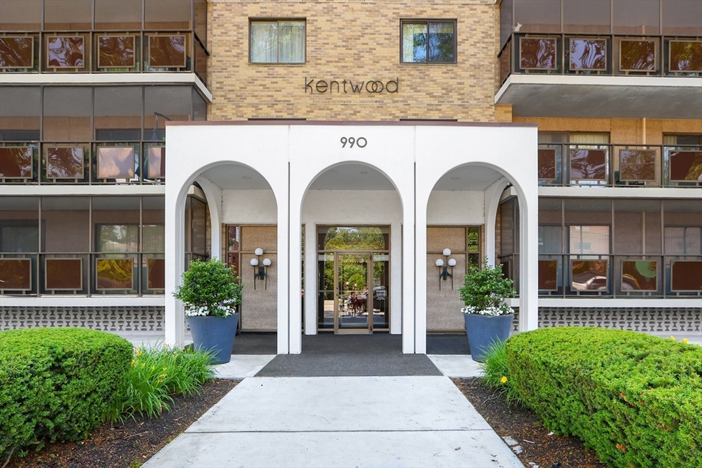 The Kentwood unit 77, Arlington, MA 02476 - photo 1