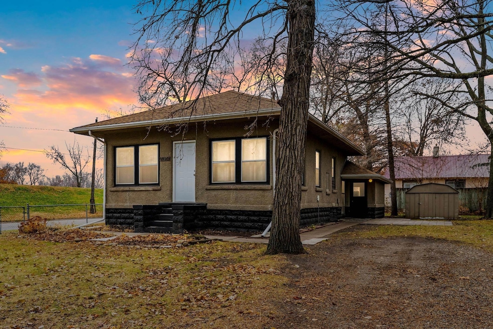 1162 Kern St, Waterloo, IA 50703 - photo 1