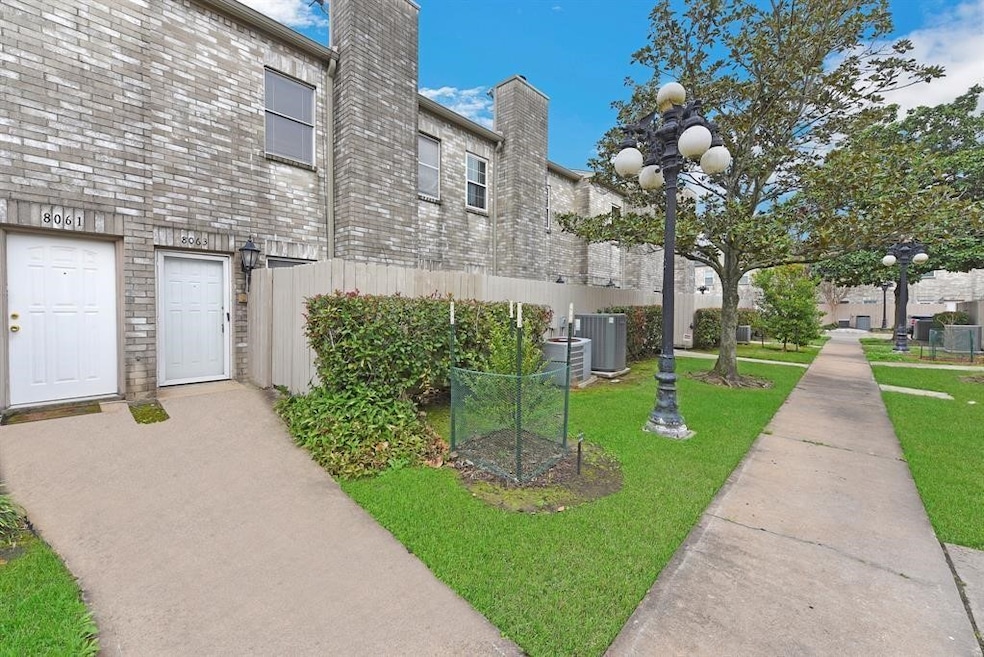 8063 El Mundo St unit 8063, Houston, TX 77054 - photo 1