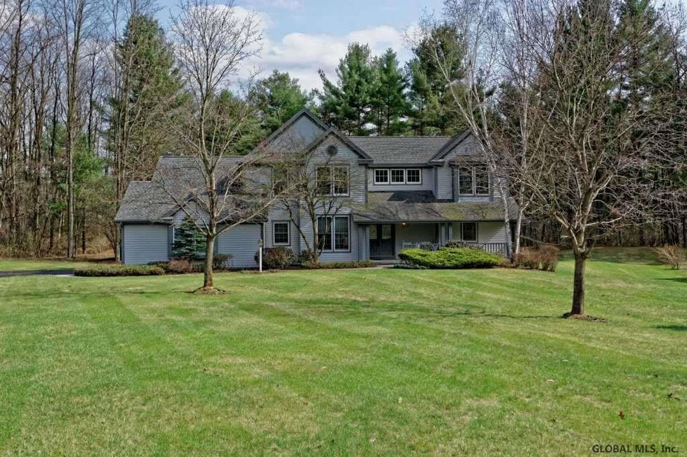 30 N Parkway Dr, Schenectady, NY 12303 - photo 1