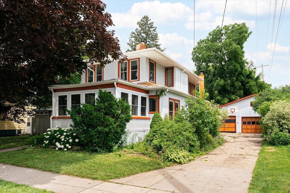 01-118 W South St Viroqua--2