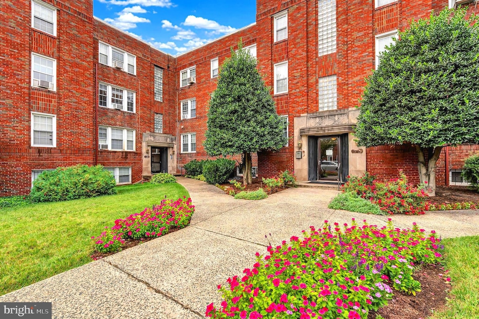 5200 N Capitol St NW unit 204, Washington, DC 20011 - photo 1