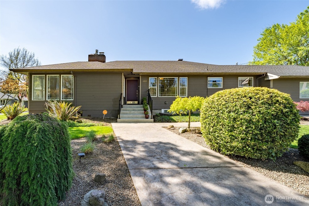 2205 Nichols Blvd, Longview, WA 98632 - photo 1