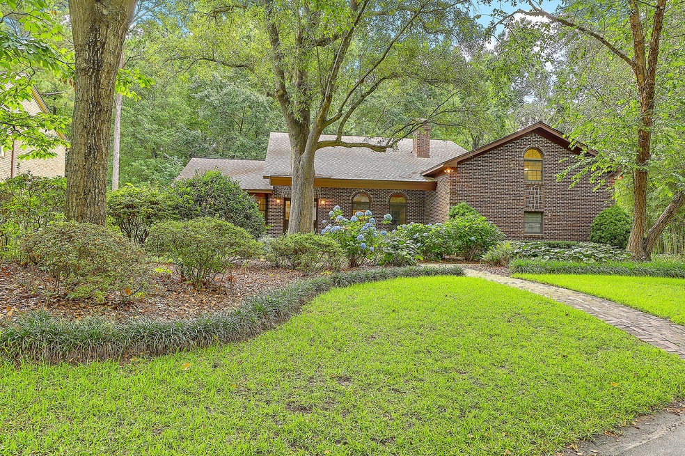 Beautiful home & Yard!