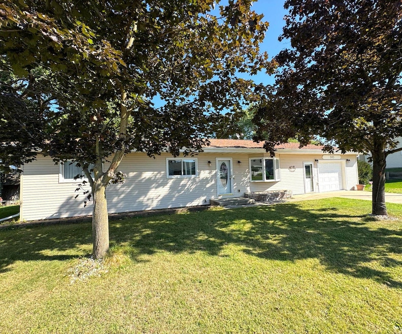 305 E Crocker St, Fox Lake, WI 53933 - photo 1