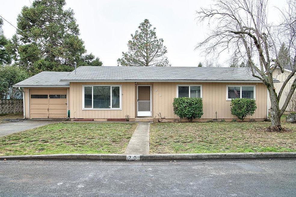 710 SW Westholm Ave, Grants Pass, OR 97526 - photo 1