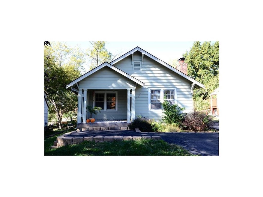 Welcome home to this charming North Kansas City Bu