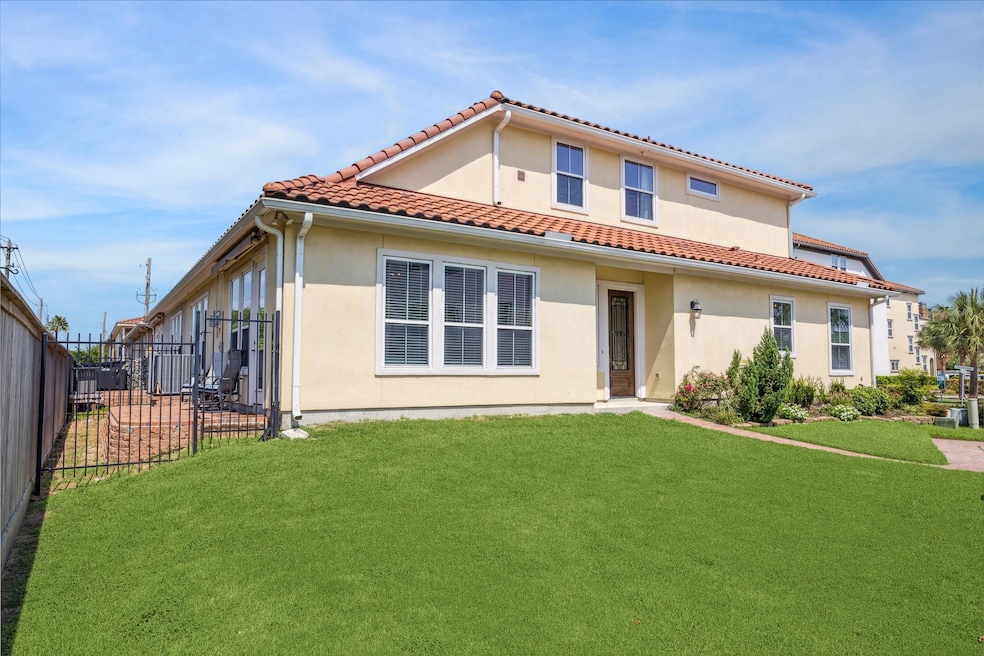 Welcome to this beautiful townhome in a gate commu