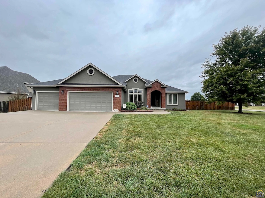 2635 SW Santa fe Dr, Topeka, KS 66614 - photo 1