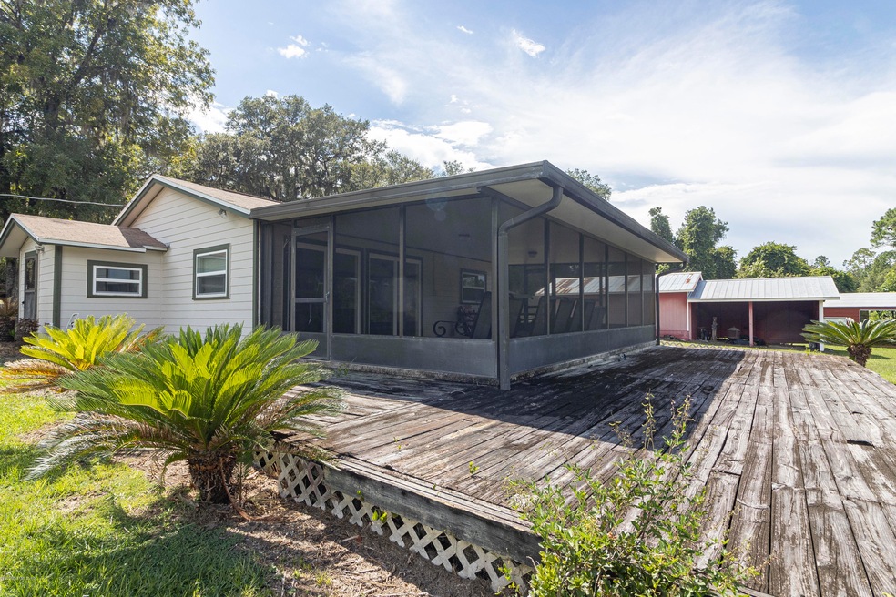 628 Lake Shore Ter., Interlachen