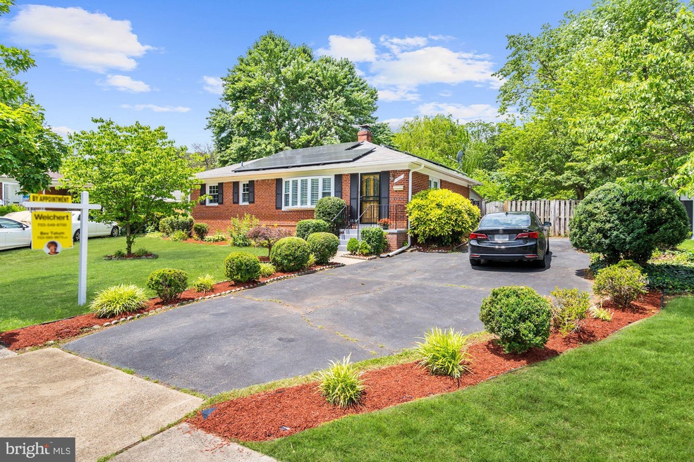 1010 Woods Place, Alexandria, VA 22302 - photo 1