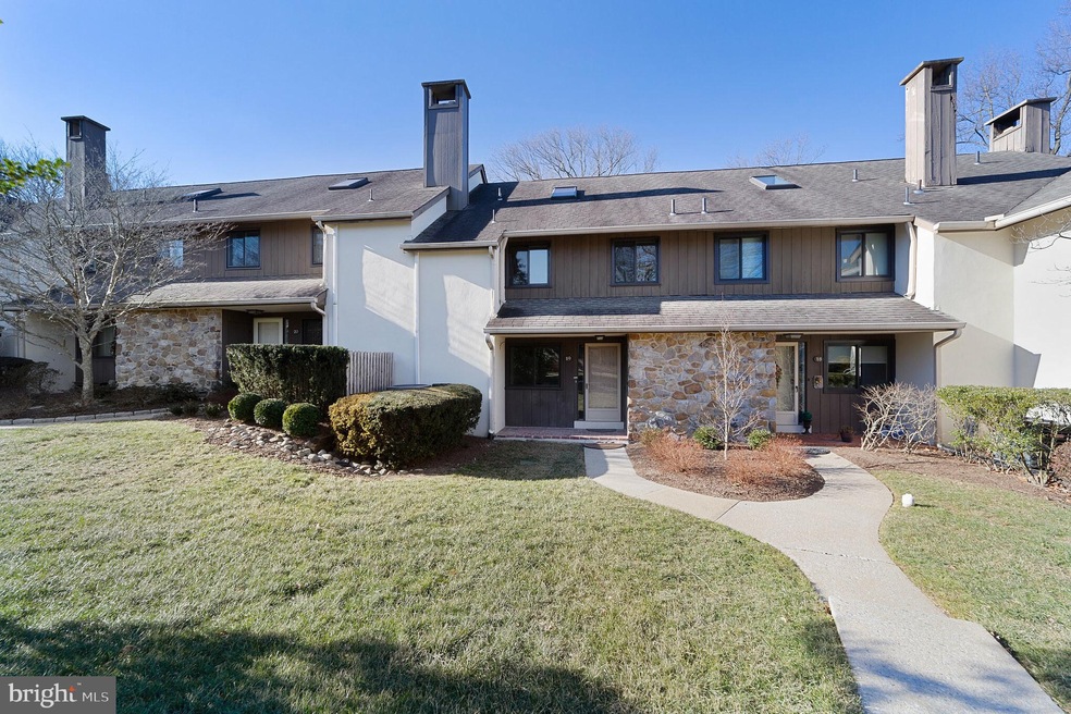 19 Oak Knoll Dr unit B19, Berwyn, PA 19312 - photo 1