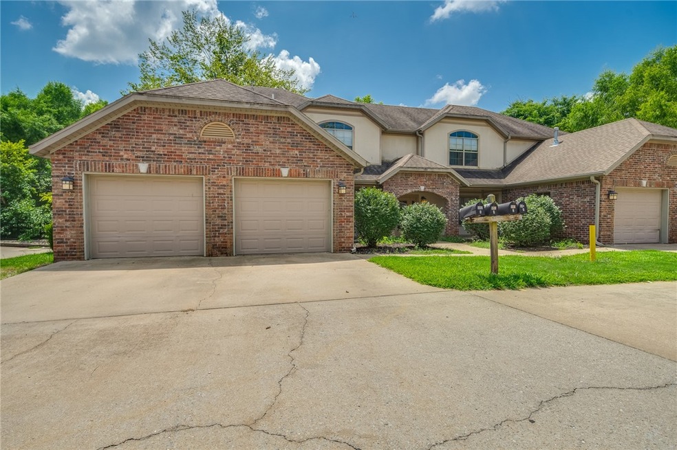 597 E Miracle Dr unit 2, Fayetteville, AR 72701 - photo 1