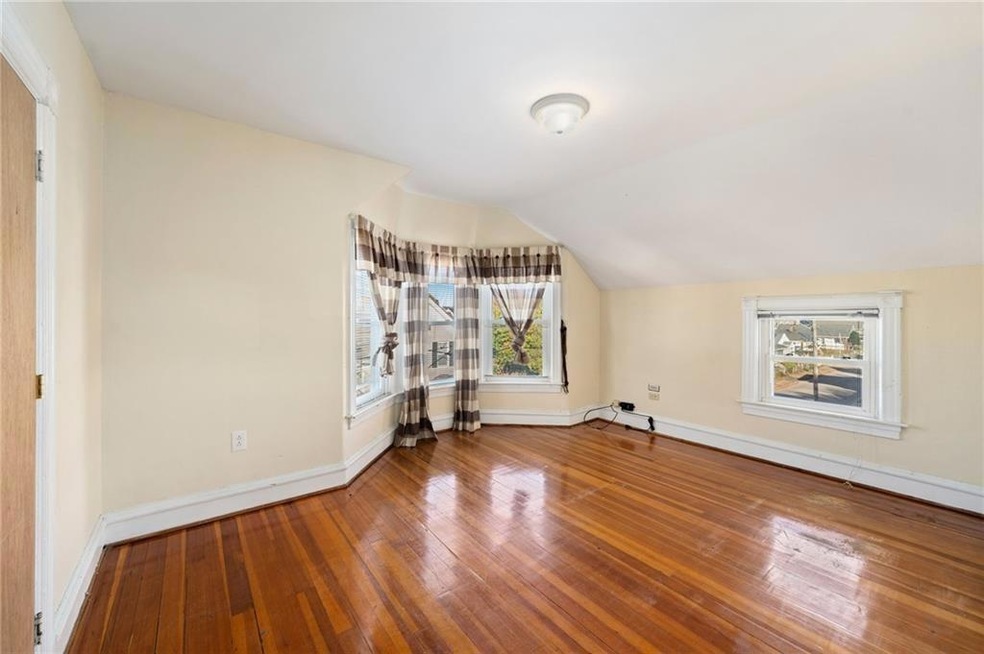 105 Oakland Ave unit 3, Pawtucket, RI 02861 - photo 1