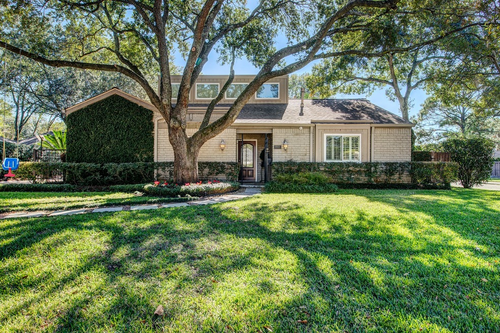 10123 Del Monte Dr, Houston, TX 77042 - photo 1