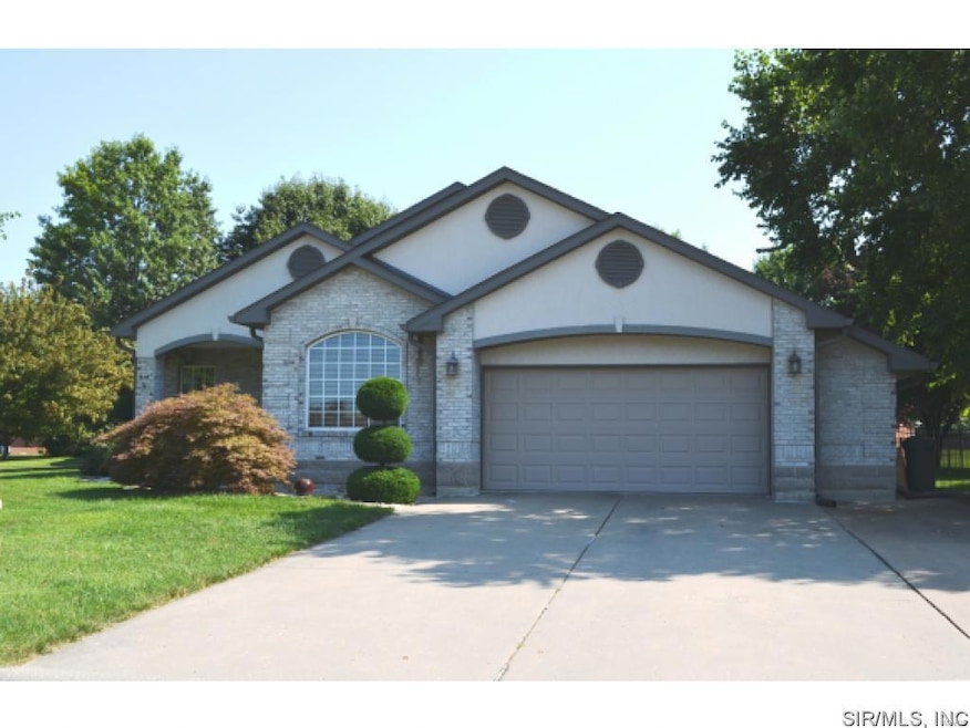 618 Red Oak Dr, Freeburg, IL 62243 - photo 1