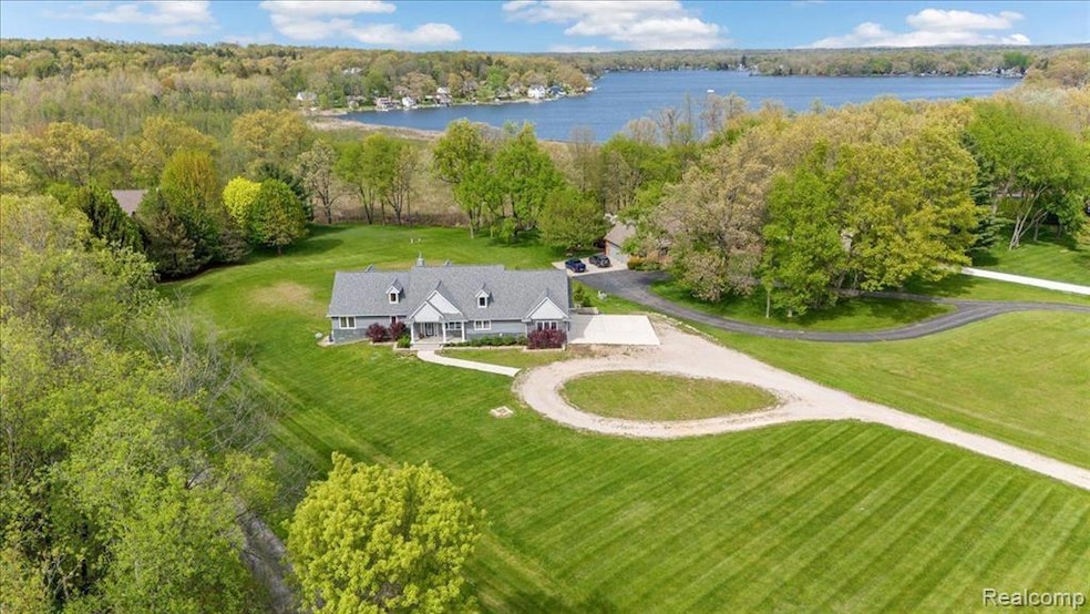 12150 Shaffer Rd, Davisburg, MI 48350 - photo 1