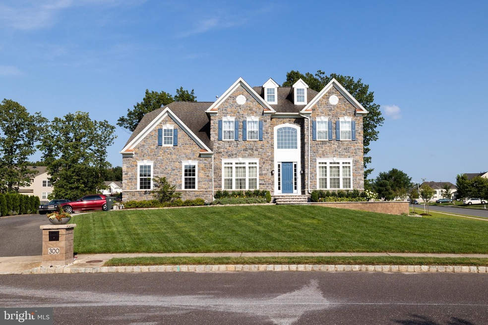 300 Huntingdon Dr, Williamstown, NJ 08094 - photo 1