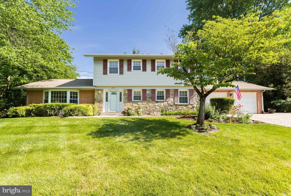 912 Country Club Dr NE, Vienna, VA 22180 - photo 1