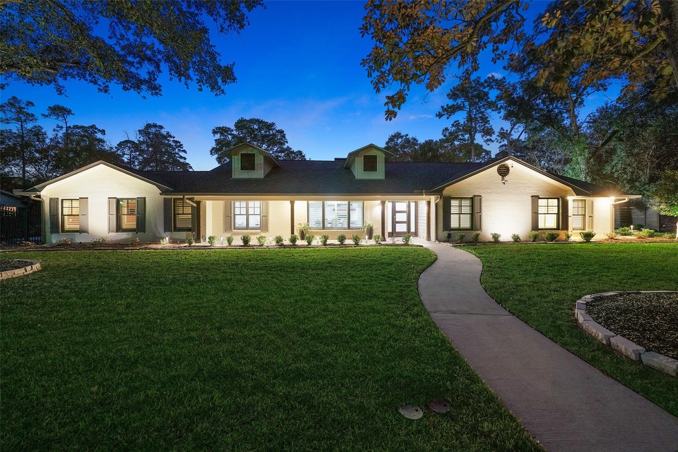 11926 Cobblestone Dr, Houston, TX 77024 - photo 1