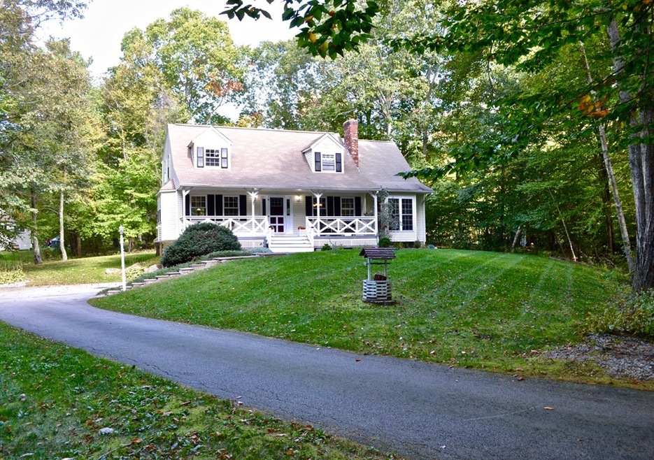 4 Hemlock Rd, Charlton, MA 01507 - photo 1