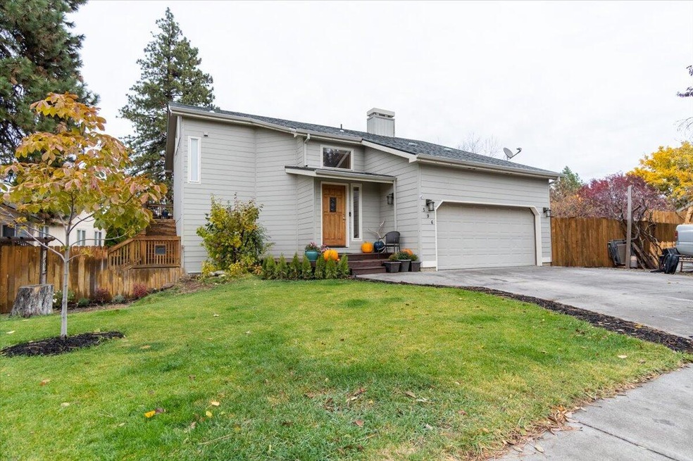 596 NE Brush Ct, Bend, OR 97701 - photo 1