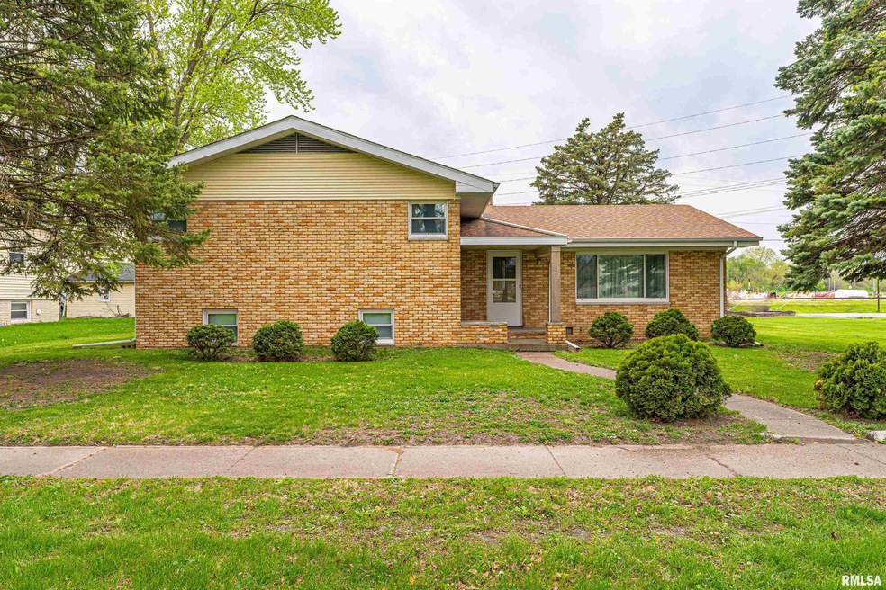 210 Campus View Dr, Lincoln, IL 62656 - photo 1