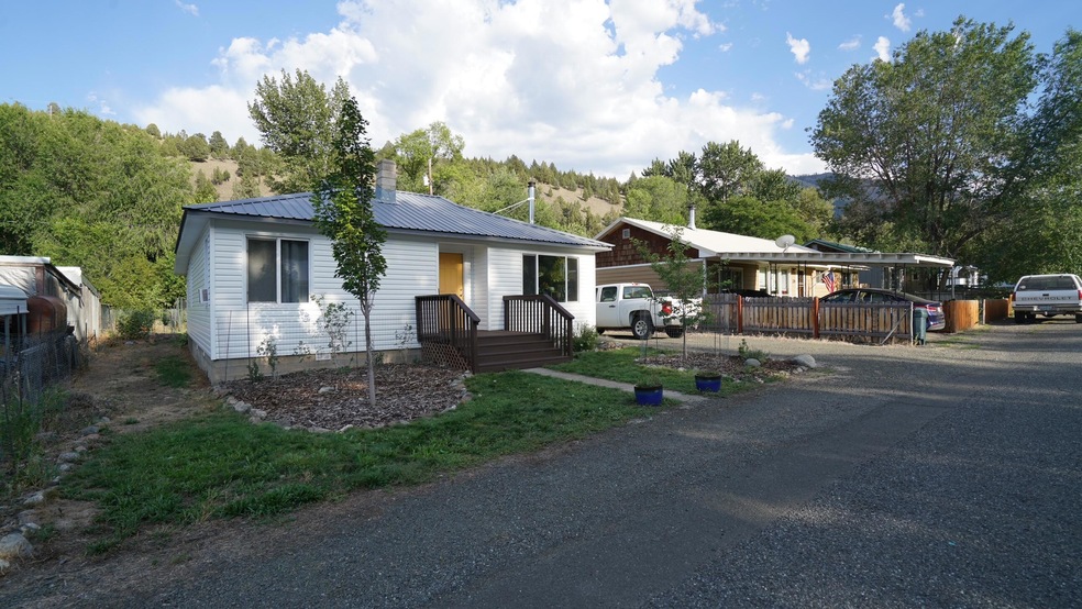 230 N Humbolt St, Canyon City, OR 97820 - photo 1