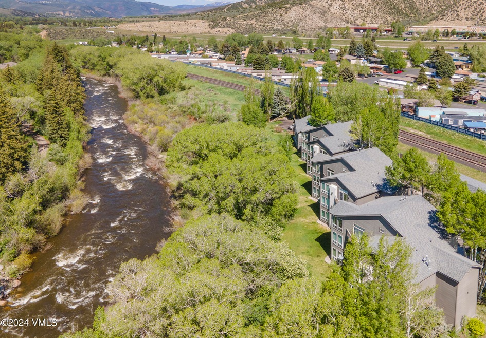 Amazing Avon location on the Eagle River