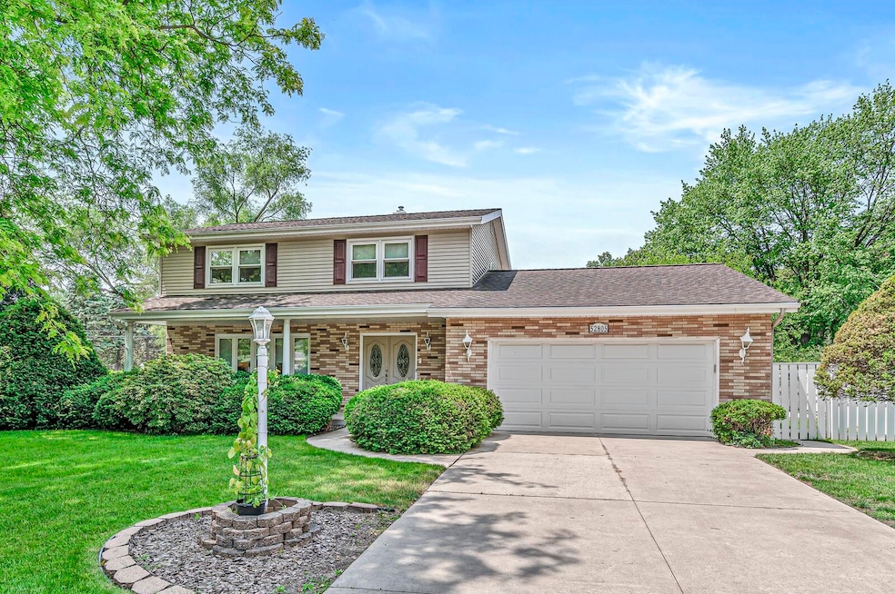 52805 W Cypress Cir, South Bend, IN 46637 - photo 1