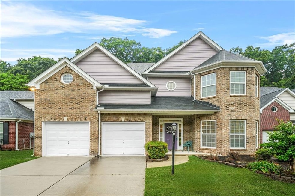 Traditional-style house with driveway, a front law