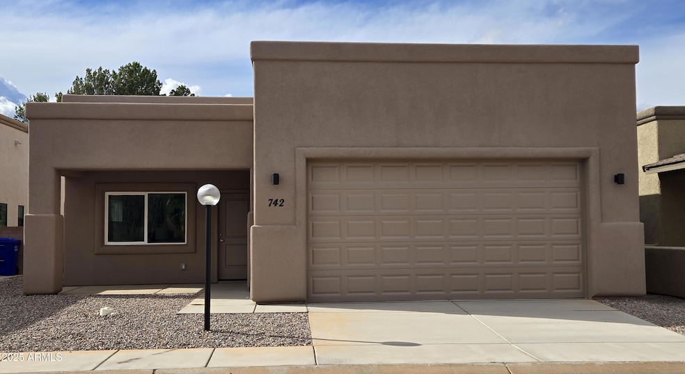 742 S Meadowood Ln, Sierra Vista, AZ 85635 - photo 1