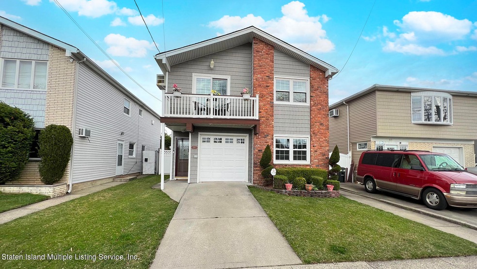 207 Willow Rd E, Staten Island, NY 10314 - photo 1