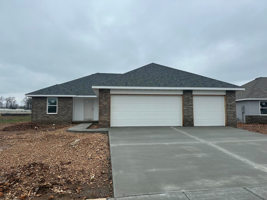 1236 N Maxine Ave, Nixa, MO 65714 - photo 1