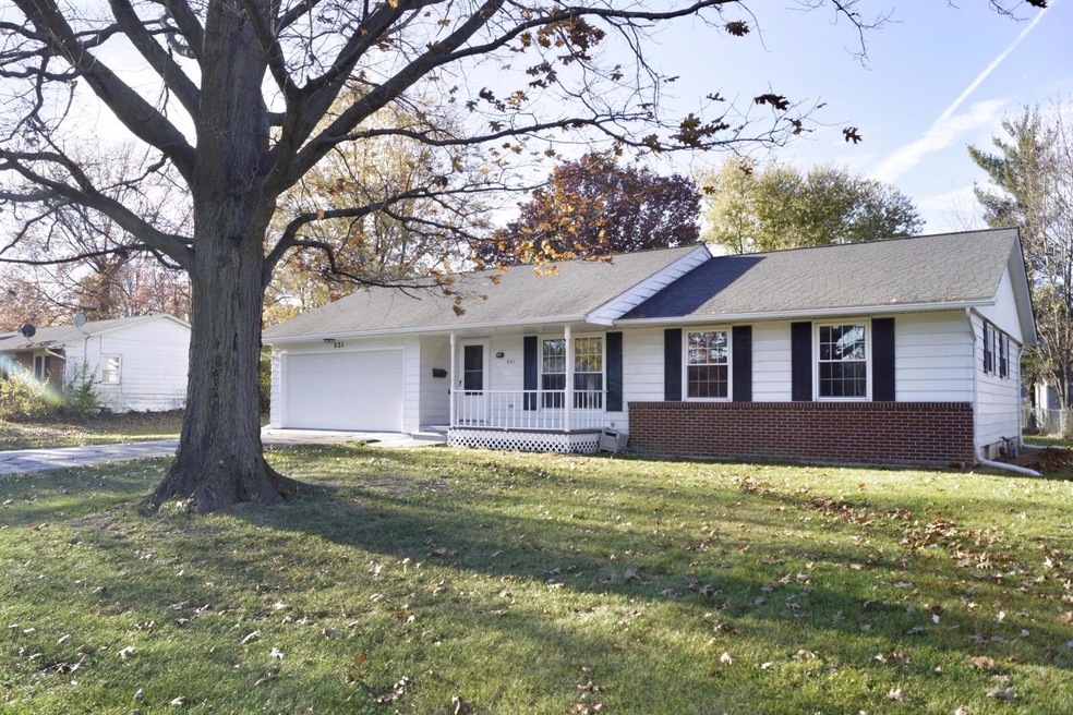 831 Hickory Dr, Marysville, OH 43040 - photo 1