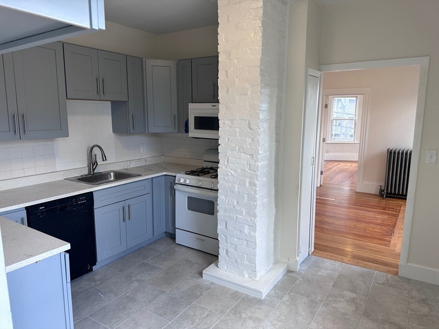 27 Bailey St unit 2, Dorchester Center, MA 02124 - photo 1